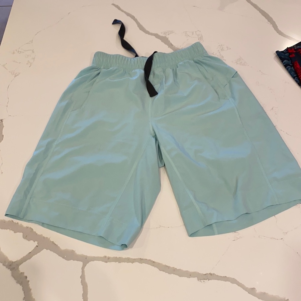 Lululemon Men’s Shorts 9’ No Liner. Size Small